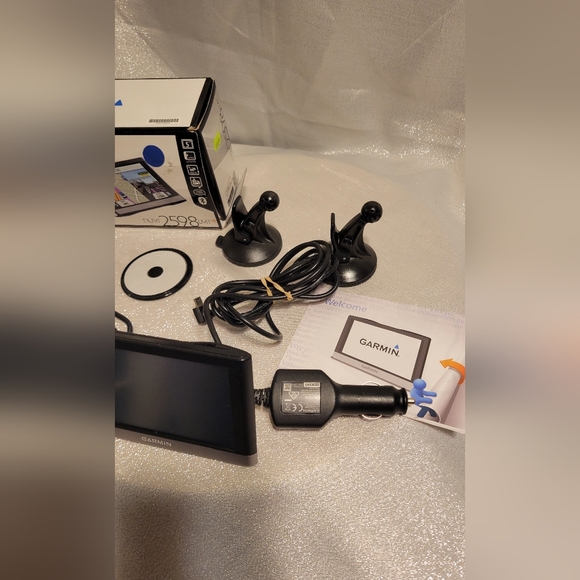 Garmin Nuvi 2598LMTHD 5" GPS Unit - Black w/accessories VG Condition Works - Picture 10 of 13